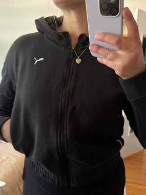Puma Black Full-Zip Hooded crop Sweatshirt
Size medium